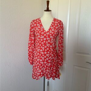 GB Gianni Bini Red Daisy Floral Wrap Dress Size Medium NWT Lined Ruffle Hem